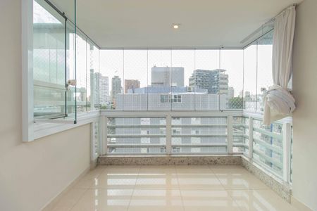 Apartamento à venda com 177m², 4 quartos e 3 vagas Apartamento à venda com 177m², 4 quartos e 3 vagasVaranda do Quarto 2