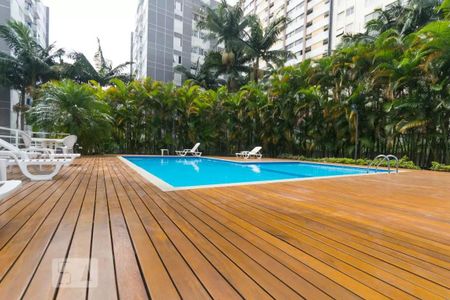 Apartamento à venda com 177m², 4 quartos e 3 vagas Apartamento à venda com 177m², 4 quartos e 3 vagasÁrea comum - Piscina