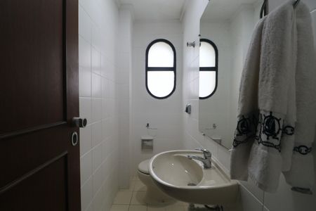 Apartamento para alugar com 144m², 4 quartos e 1 vagaLavabo