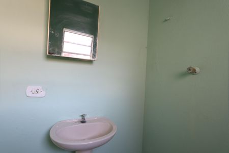 Banheiro de casa para alugar com 1 quarto, 50m² em Jardim Três Marias, São Paulo