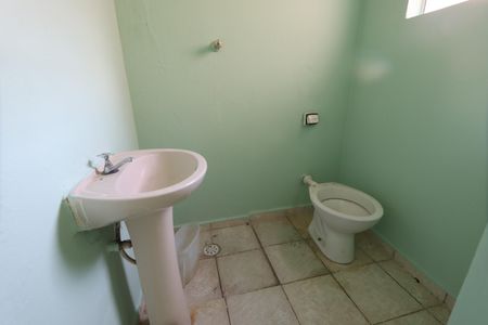 Banheiro de casa para alugar com 1 quarto, 50m² em Jardim Três Marias, São Paulo