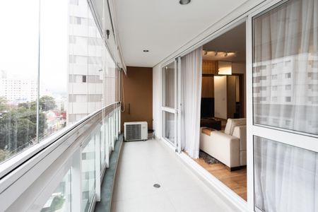 Apartamento para alugar com 106m², 3 quartos e 2 vagas Apartamento para alugar com 106m², 3 quartos e 2 vagasVaranda