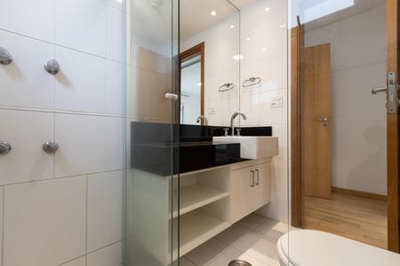 Apartamento para alugar com 106m², 3 quartos e 2 vagas Apartamento para alugar com 106m², 3 quartos e 2 vagasBanheiro da Suíte