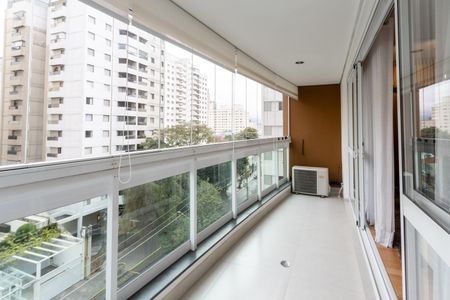 Apartamento para alugar com 106m², 3 quartos e 2 vagas Apartamento para alugar com 106m², 3 quartos e 2 vagasVaranda