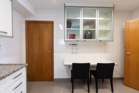 Apartamento para alugar com 106m², 3 quartos e 2 vagas Apartamento para alugar com 106m², 3 quartos e 2 vagasCozinha