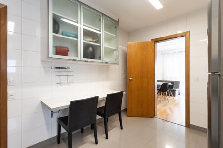 Apartamento para alugar com 106m², 3 quartos e 2 vagas Apartamento para alugar com 106m², 3 quartos e 2 vagasCozinha