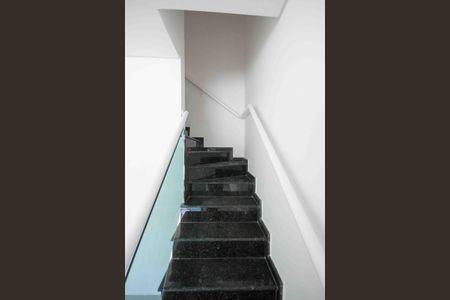 Casa à venda com 91m², 3 quartos e 3 vagasEscada