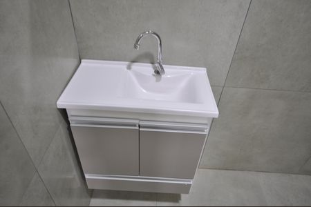 Banheiro de kitnet/studio para alugar com 1 quarto, 48m² em Vila Medeiros, São Paulo