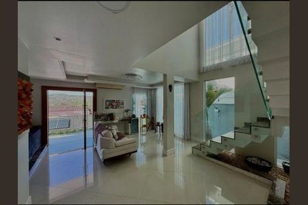 Casa à venda com 3 quartos, 219m² em Maria Paula, Niterói