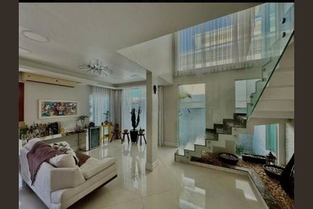 Casa à venda com 3 quartos, 219m² em Maria Paula, Niterói