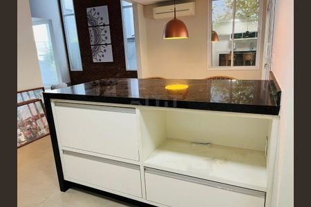 Casa à venda com 4 quartos, 300m² em Swiss Park, Campinas