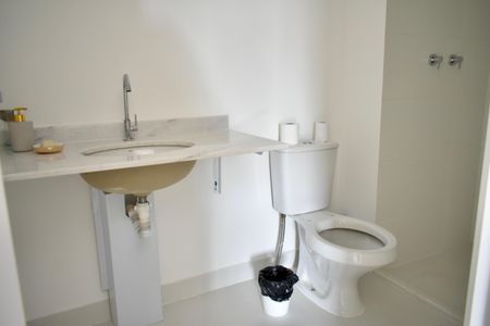 Studio à venda com 35m², 0 quarto e sem vaga Studio à venda com 35m², 0 quarto e sem vagaBanheiro