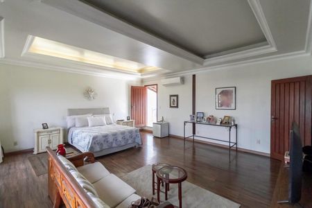 Casa à venda com 430m², 4 quartos e 6 vagasSuíte