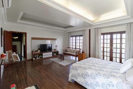 Casa à venda com 430m², 4 quartos e 6 vagasSuíte