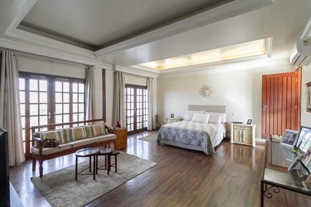 Casa à venda com 430m², 4 quartos e 6 vagasSuíte