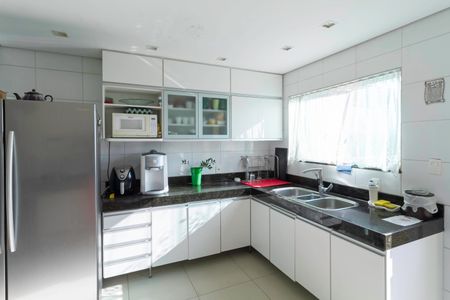 Casa à venda com 430m², 4 quartos e 6 vagasCozinha