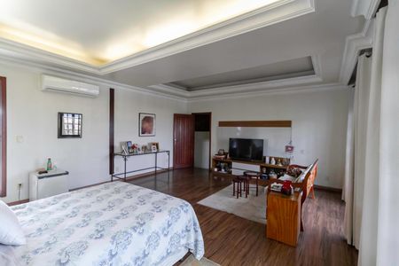 Casa à venda com 430m², 4 quartos e 6 vagasSuíte