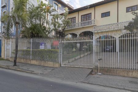 Casa à venda com 430m², 4 quartos e 6 vagasFachada