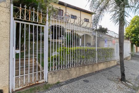 Casa à venda com 430m², 4 quartos e 6 vagasFachada