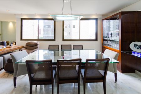 Apartamento à venda com 175m², 4 quartos e 3 vagasSala