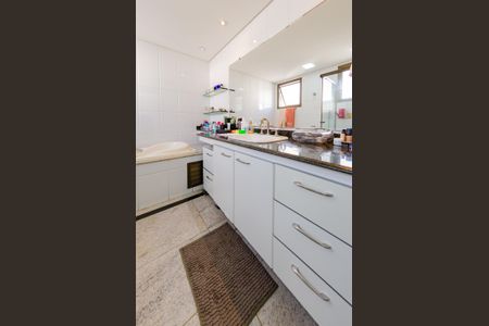 Apartamento à venda com 175m², 4 quartos e 3 vagasBanheiro da Suíte