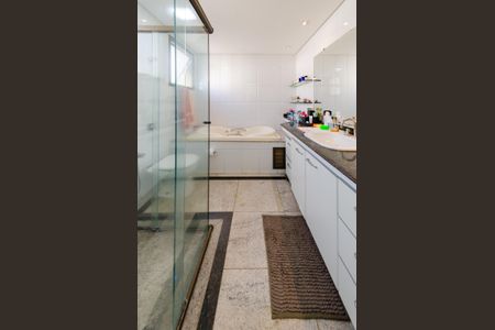 Apartamento à venda com 175m², 4 quartos e 3 vagasBanheiro da Suíte