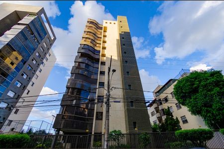 Apartamento à venda com 175m², 4 quartos e 3 vagasFachada
