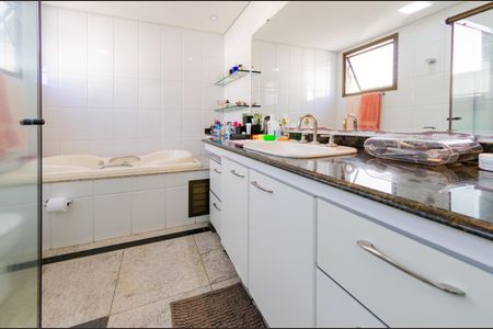 Apartamento à venda com 175m², 4 quartos e 3 vagasBanheiro da Suíte