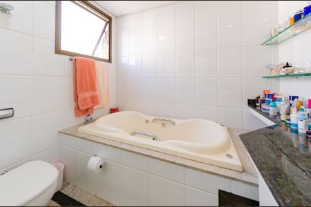 Apartamento à venda com 175m², 4 quartos e 3 vagasBanheiro da Suíte