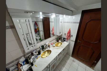 Apartamento à venda com 272m², 5 quartos e 5 vagasBanheiro da Suíte 3