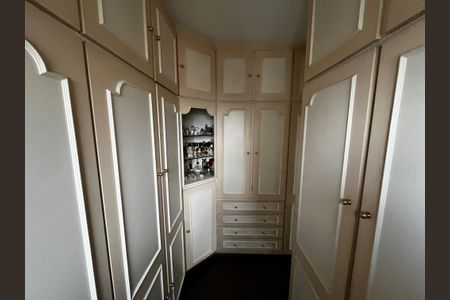 Apartamento à venda com 272m², 5 quartos e 5 vagasCloset da suíte 3