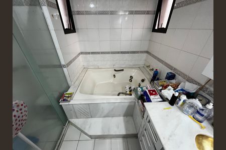 Apartamento à venda com 272m², 5 quartos e 5 vagasBanheiro da Suíte 3