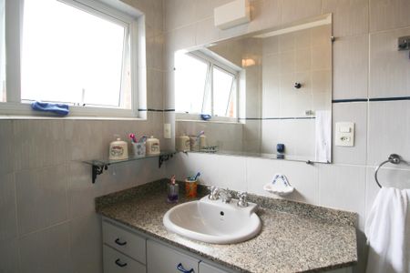 Casa à venda com 118m², 3 quartos e 3 vagas Casa à venda com 118m², 3 quartos e 3 vagasBanheiro