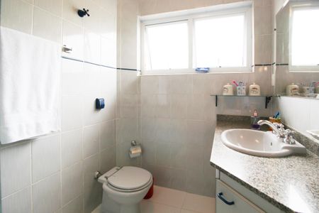 Casa à venda com 118m², 3 quartos e 3 vagas Casa à venda com 118m², 3 quartos e 3 vagasBanheiro