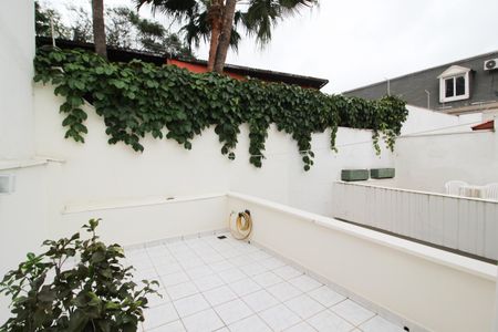 Casa à venda com 118m², 3 quartos e 3 vagas Casa à venda com 118m², 3 quartos e 3 vagasVaranda do Quarto 3