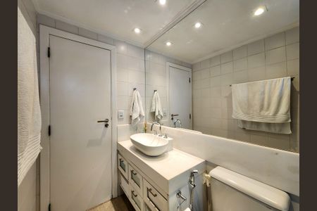 Apartamento à venda com 106m², 3 quartos e 2 vagasBanheiro da Suíte