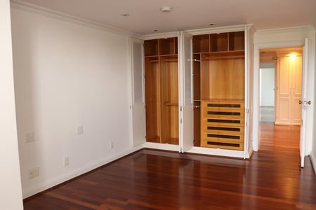 Apartamento à venda com 542m², 5 quartos e 4 vagasQuarto 2