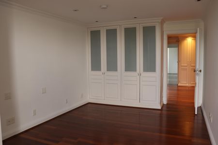 Apartamento à venda com 542m², 5 quartos e 4 vagasQuarto 2