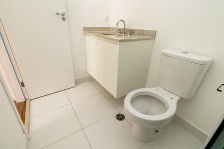 Apartamento à venda com 73m², 2 quartos e 1 vaga Apartamento à venda com 73m², 2 quartos e 1 vagaBanheiro da Suíte