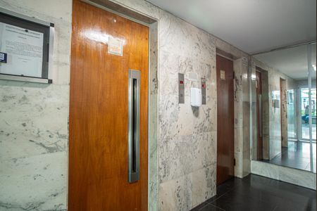 Apartamento à venda com 80m², 2 quartos e sem vagaÁrea comum - Elevadores