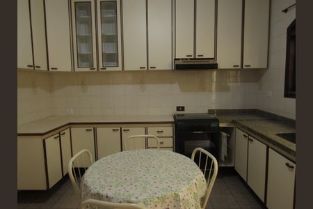 Casa à venda com 175m², 3 quartos e 2 vagasCozinha