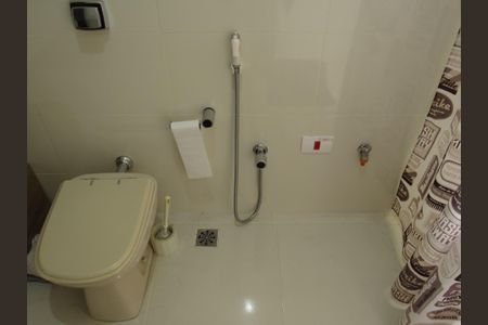 Casa à venda com 175m², 3 quartos e 2 vagasBanheiro da Suíte