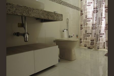 Casa à venda com 175m², 3 quartos e 2 vagasBanheiro da Suíte