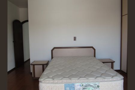 Casa à venda com 175m², 3 quartos e 2 vagasSuíte