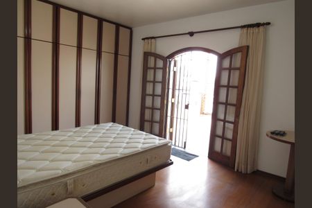 Casa à venda com 175m², 3 quartos e 2 vagasSuíte