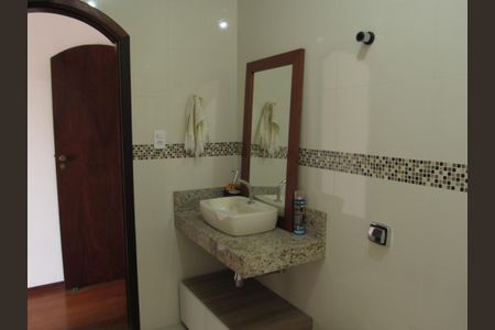 Casa à venda com 175m², 3 quartos e 2 vagasBanheiro da Suíte