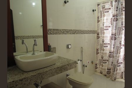 Casa à venda com 175m², 3 quartos e 2 vagasBanheiro da Suíte