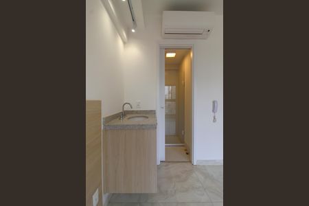 Banheiro de kitnet/studio para alugar com 1 quarto, 30m² em Indianópolis, São Paulo
