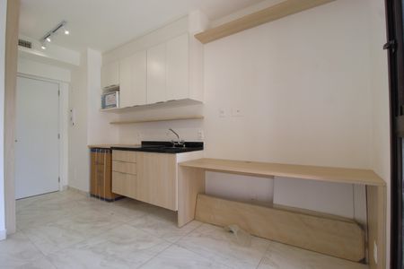 Cozinha de kitnet/studio para alugar com 1 quarto, 30m² em Indianópolis, São Paulo