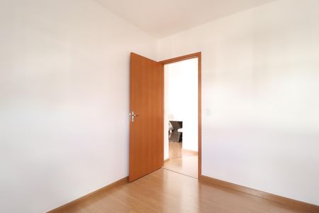 Quarto 1 de apartamento para alugar com 2 quartos, 47m² em Jardim Holanda, Uberlândia